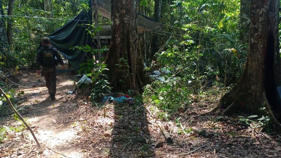 Balsas são destruidas e 5 pessoas são presas por garimpo ilegal em RR