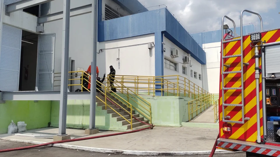 VÍDEO: incêndio atinge subestação da Amazonas Energia em Manaus
