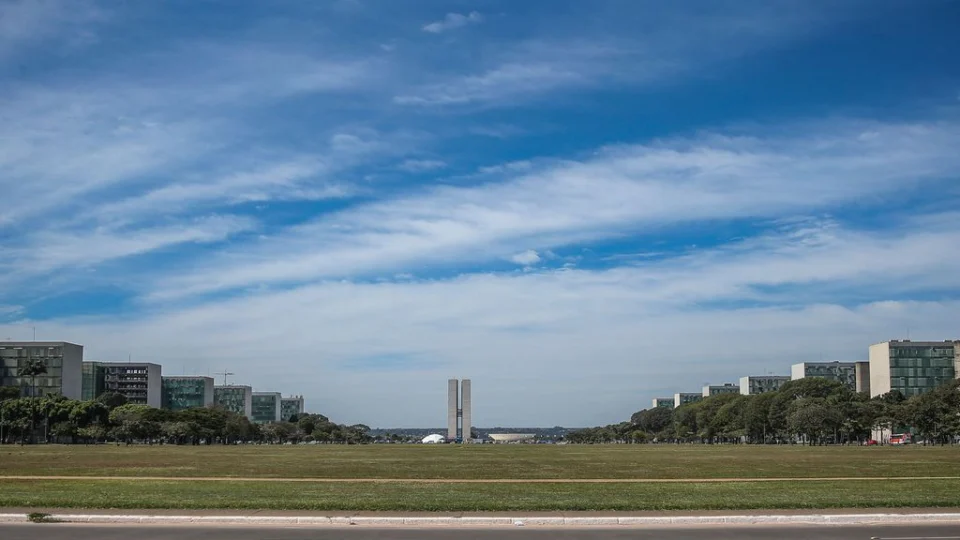 Lula negocia com Centrão e deve anunciar reforma ministerial