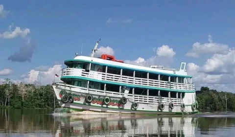 Embarcação naufraga em Itacoatiara-AM após ventania neste sábado, 16