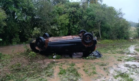 Idosa não consegue sair de carro em correnteza e morre afogada no RS