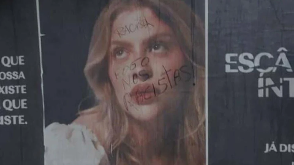 Cartaz com rosto de Luísa Sonza é pichado no RJ: ‘fogo nos racistas’; veja