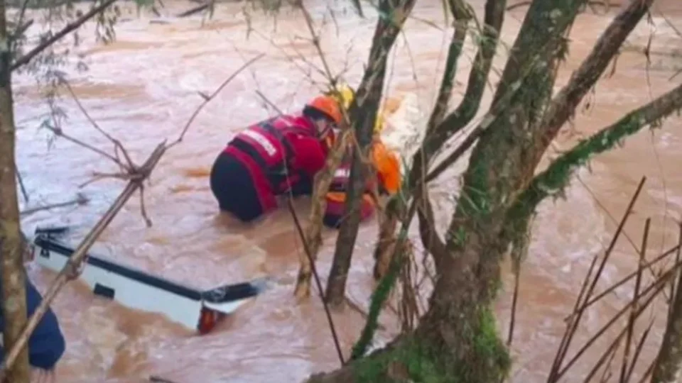 Ciclone extratropical no RS deixa 4 mortos com enchentes e fortes enxurradas