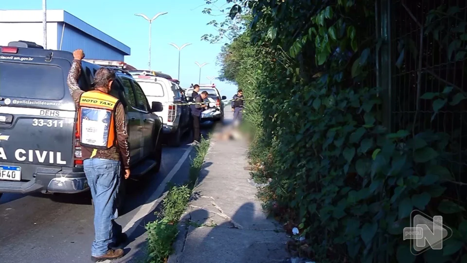VÍDEO: corpo sem identificação é encontrado em calçada na Zona Norte de Manaus