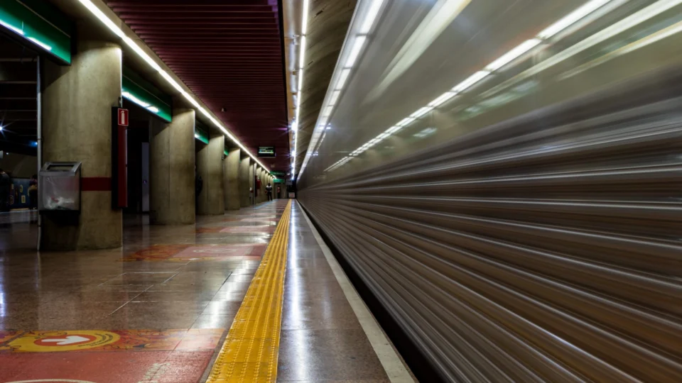 Metrô e seguradora devem pagar indenização de R$ 200 mil por morte de criança