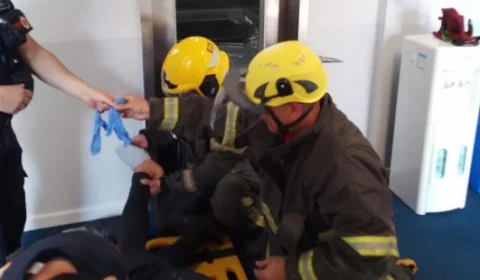 Elevador despenca e deixa mulher com fraturas em Florianópolis