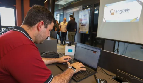 ‘English Manaus’ abre 1 mil vagas; saiba como participar do programa