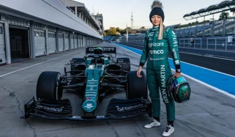 Piloto britânica é 1ª mulher a testar carro de F1, após quase 5 anos