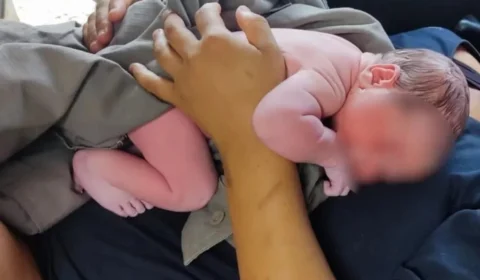 VÍDEO: mulher descobre gravidez durante parto e dá a luz em carro da PM-GO