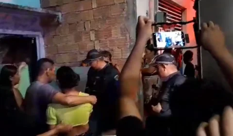 VÍDEO: homem é morto com tiros na cabeça dentro da casa da namorada em Manaus