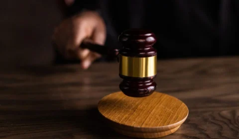 Filhos pedem interdição de idoso que transferiu R$ 190 mil para namorada no DF