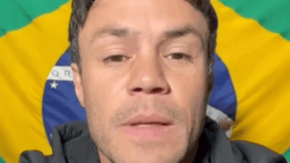 Denunciado por agressão a mulher, Kleber Gladiador é criticado ao postar vídeo dando cotoveladas em outros jogadores