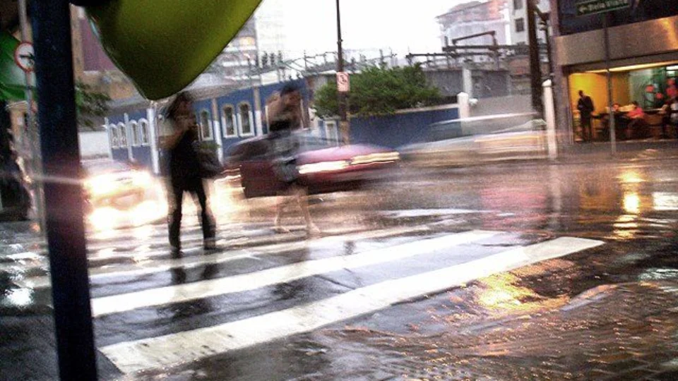 Manaus tem previsão de chuva durante segunda-feira, 11; confira estimativa