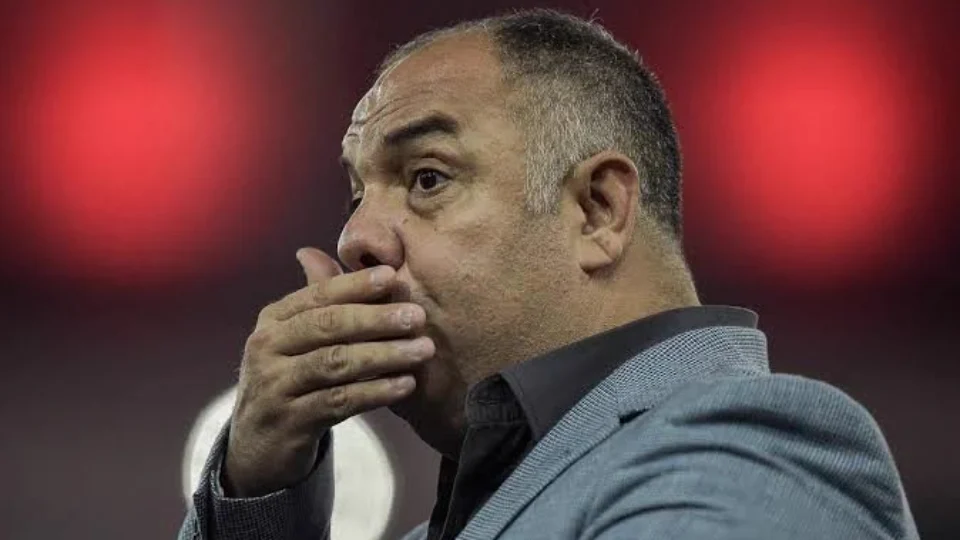 Vídeo mostra torcedores do FLA cobrando Marcos Braz antes da briga; assista