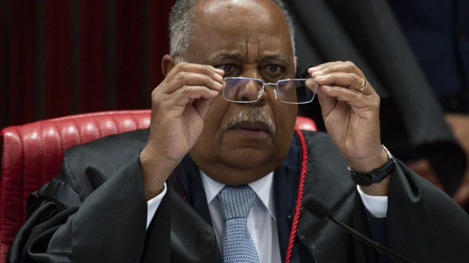 TSE multa Bolsonaro em R$ 10 mil por propaganda negativa contra Lula