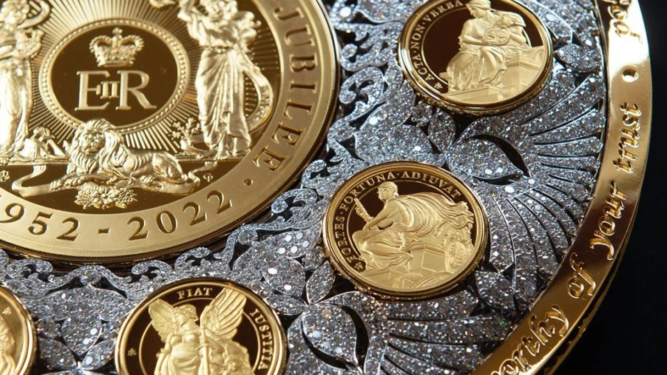 Moeda de Rainha Elizabeth II tem 4kg de ouro e vale cerca de R$ 115 milhões
