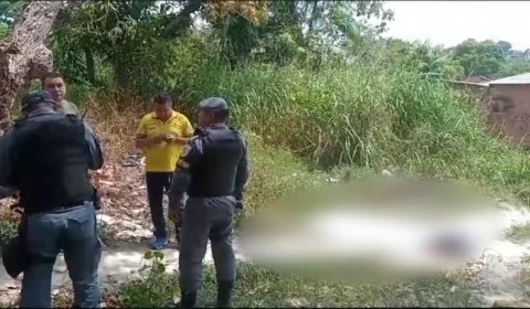 VÍDEO: moradores encontram corpo após tiros em beco na Zona Leste de Manaus