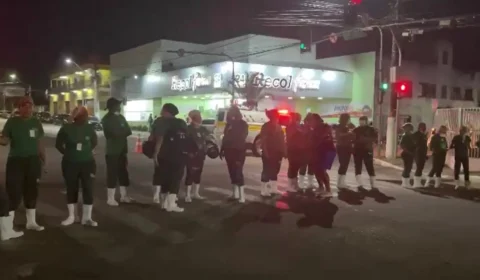 VÍDEO: terceirizados do Pronto-Socorro de Rio Branco fecham avenida em protesto