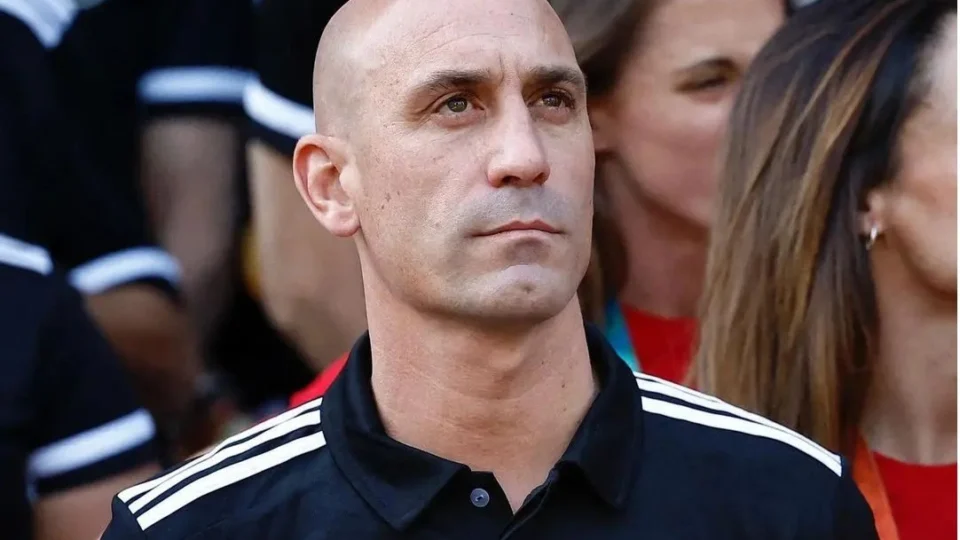 Rubiales renuncia ao cargo de presidente da Federação Espanhola