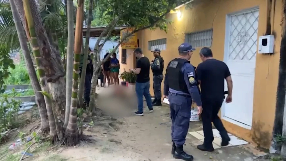 VÍDEO: suspeitos matam dois jovens com tiros na cabeça e tórax em Manaus