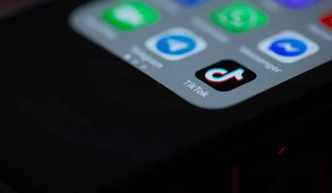 TikTok é multado em R$ 1,7 bilhão por não proteger dados de crianças, diz UE