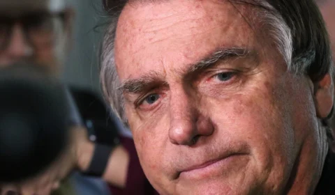 Bolsonaro critica aumento do número de ministérios e chama Lula de ‘cachaceiro’