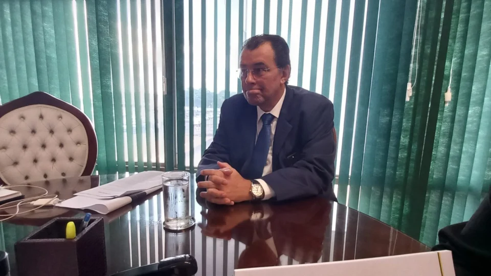 Eduardo Braga apresenta parecer sobre reforma tributária nesta quarta (25)