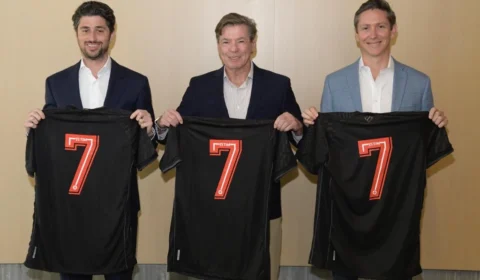 777 Parters deposita valor restante e volta a ficar em dia com Vasco