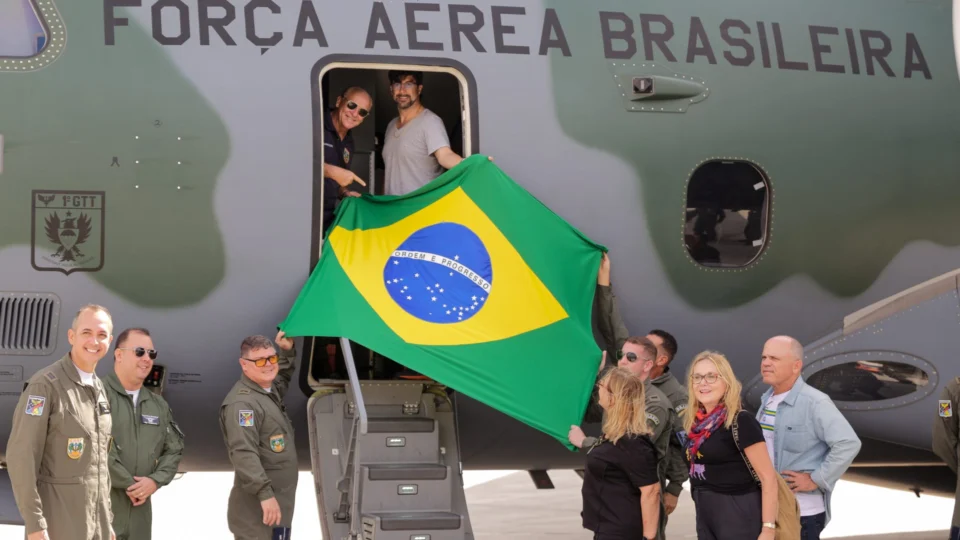 Cerca de 494 brasileiros já retornaram de Israel vindo em aviões da FAB