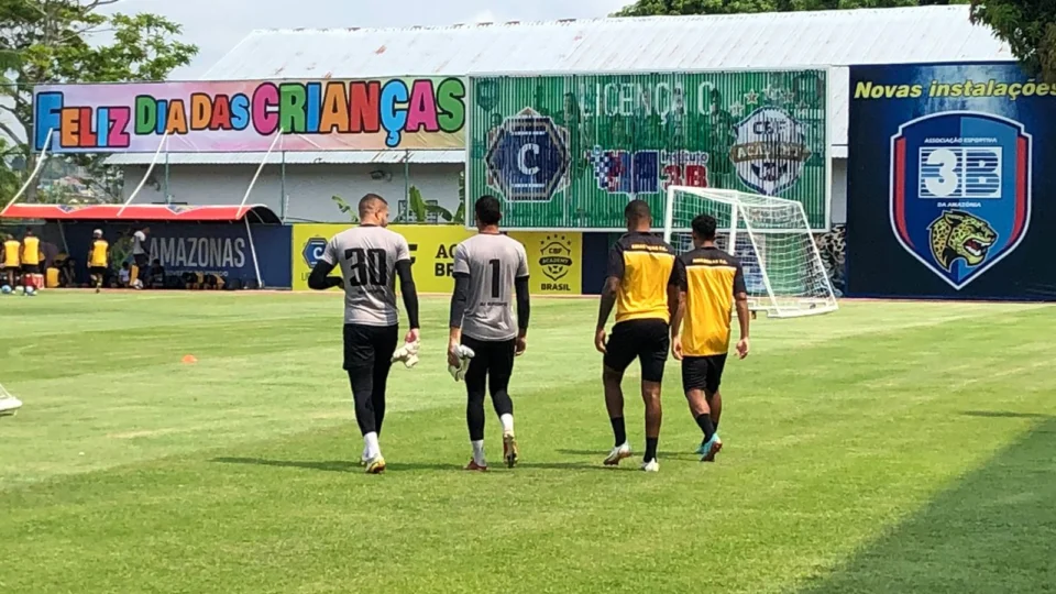 Amazonas FC faz último treino antes de embarcar para final contra Brusque