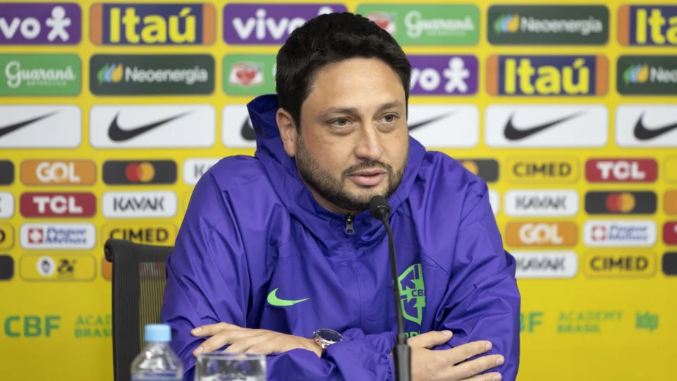 Técnico Arthur Elias anuncia convocação da Seleção Brasileira Feminina