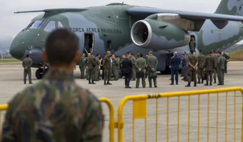 Oitavo voo com repatriados chega ao Brasil na manhã deste sábado, 21 