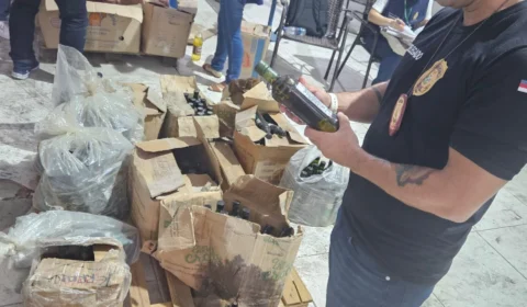 Vídeo: 13 toneladas de alimentos vencidos são apreendidos em Manaus