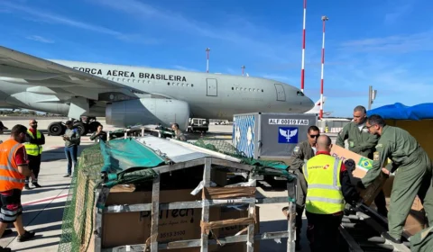 Avião com ajuda humanitária para Faixa de Gaza pousa em Roma