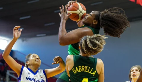 Brasil vence Venezuela e garante vaga na semifinal do basquete feminino