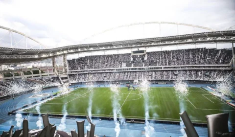 Mesmo sem entrar em campo na rodada, Botafogo aumenta vantagem