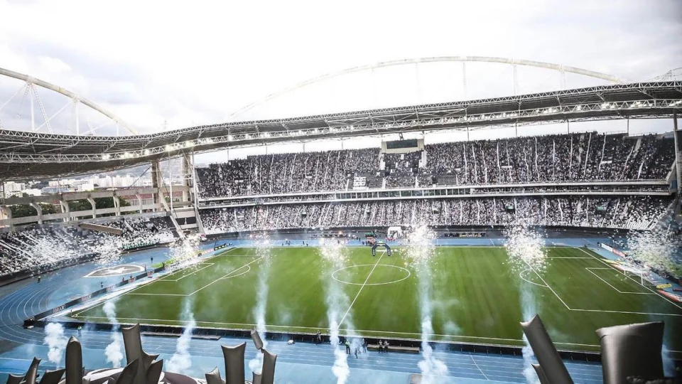 Mesmo sem entrar em campo na rodada, Botafogo aumenta vantagem