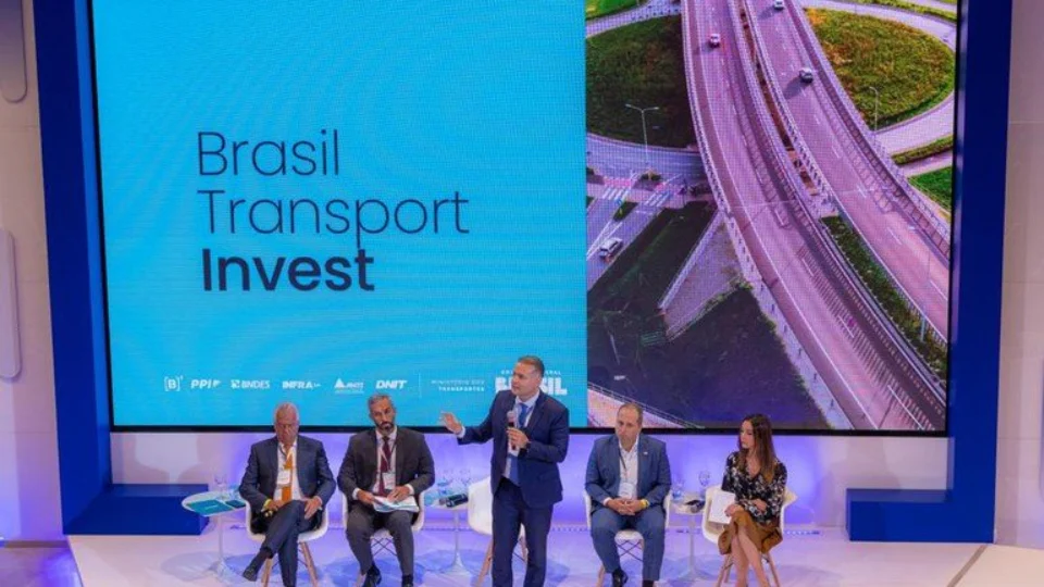 Governo realiza evento para debater investimentos em transportes no Brasil