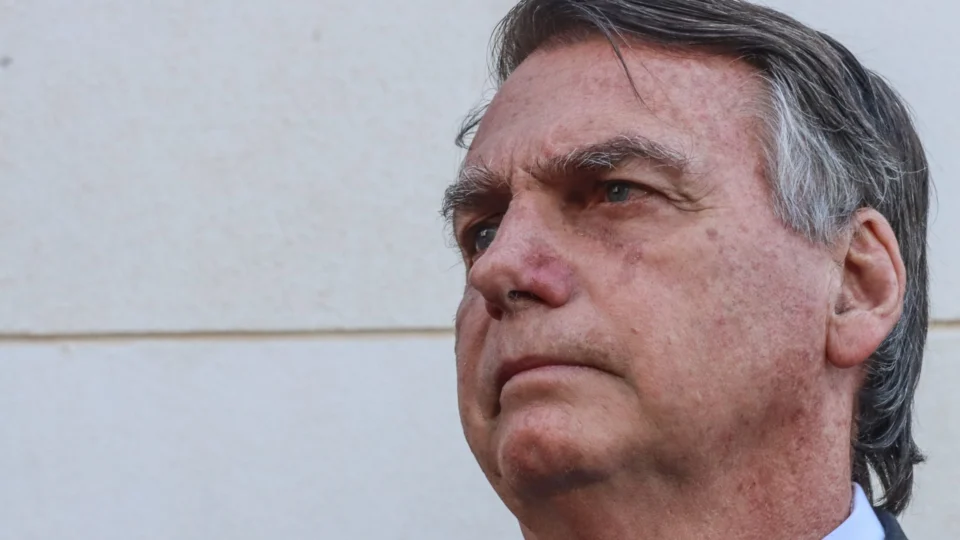 PGR pede ao STF que a Polícia Federal investigue R$ 17 milhões de Bolsonaro