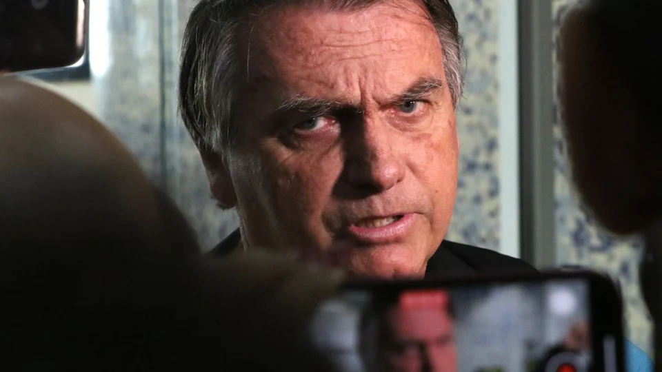Bolsonaro atribui espionagem de Lula ao general Heleno