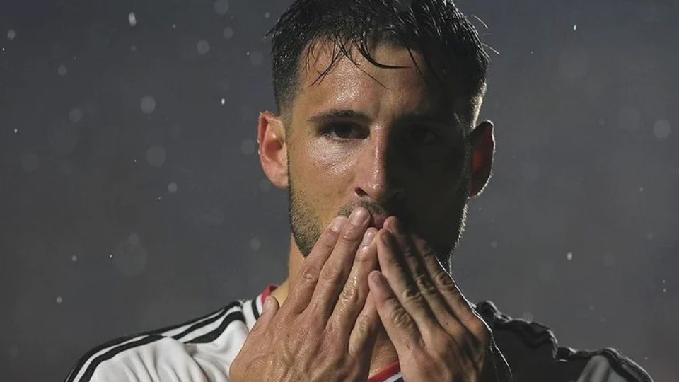 Calleri grava mensagem para a torcida do São Paulo: ‘Estou aqui muito bem’