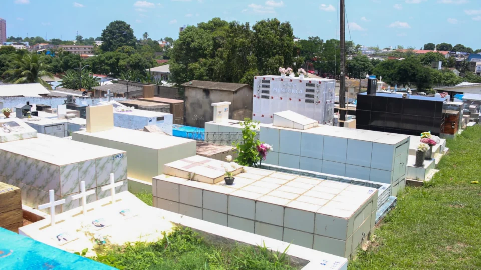 Cemitérios de Rio Branco são preparados para Dia dos Finados