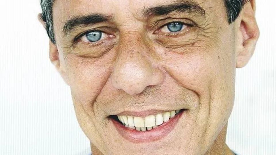 Chico Buarque vai ganhar mais de R$ 4 milhões em processo por direitos autorais