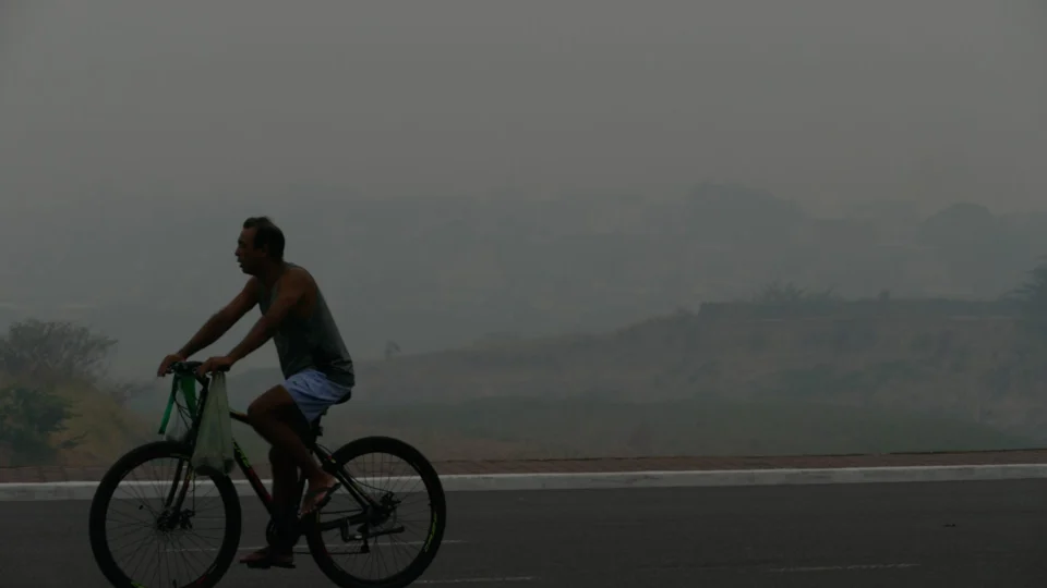 Defensor pede intervenção federal devido ‘inação do AM’ sobre queimadas