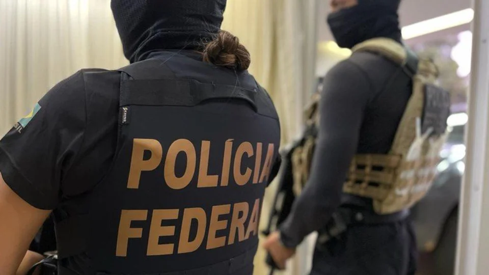 Desvio de recursos na quantia de R$ 1,5 milhão por prefeito no AP é alvo da PF