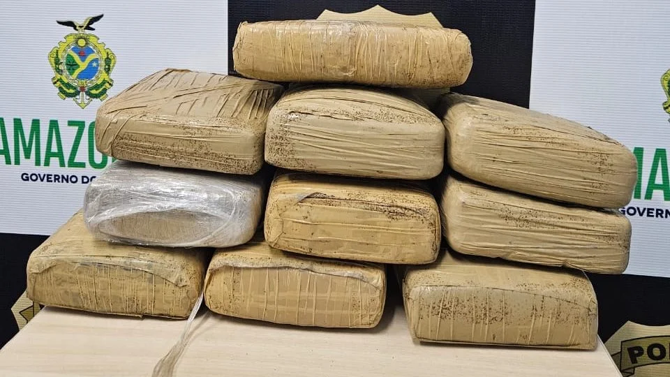 VÍDEO: drogas são aprendidas em lancha no Porto do São Raimundo em Manaus