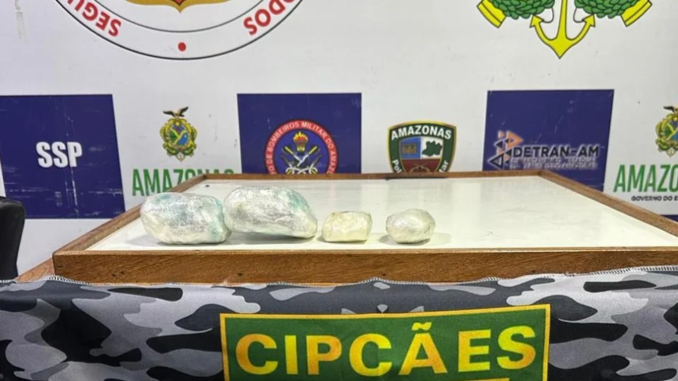 Drogas são detidas dentro de fraldas descartáveis em barco no AM