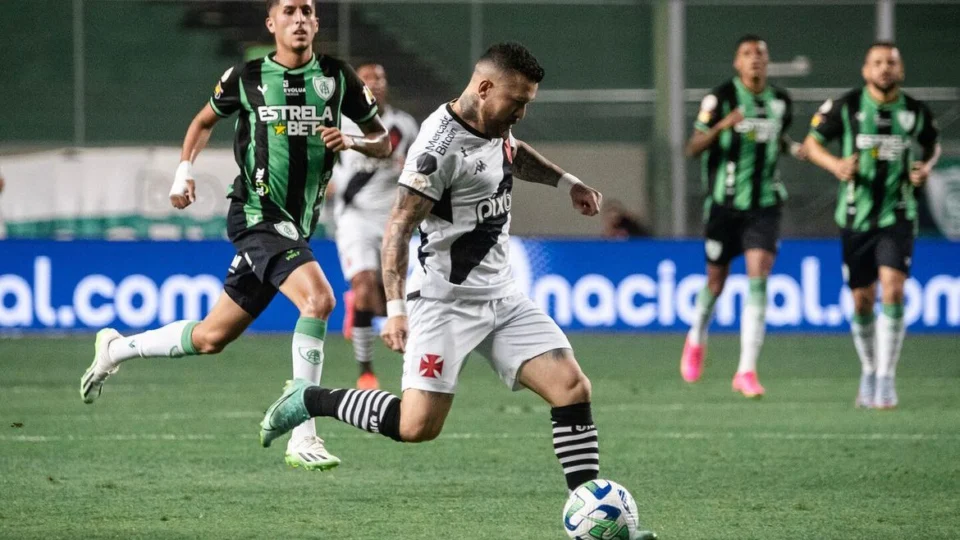 ‘Em casa’, Rossi deixa claro que só sairá do Vasco se o clube quiser