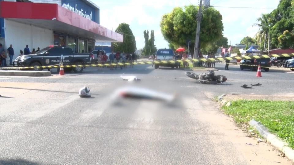 Mãe e filho morrem após serem atingidos por picape em Boa Vista