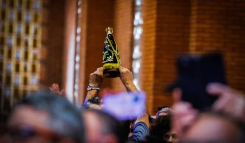 Fiéis celebram Nossa Senhora em Santuário Nacional de Aparecida em SP